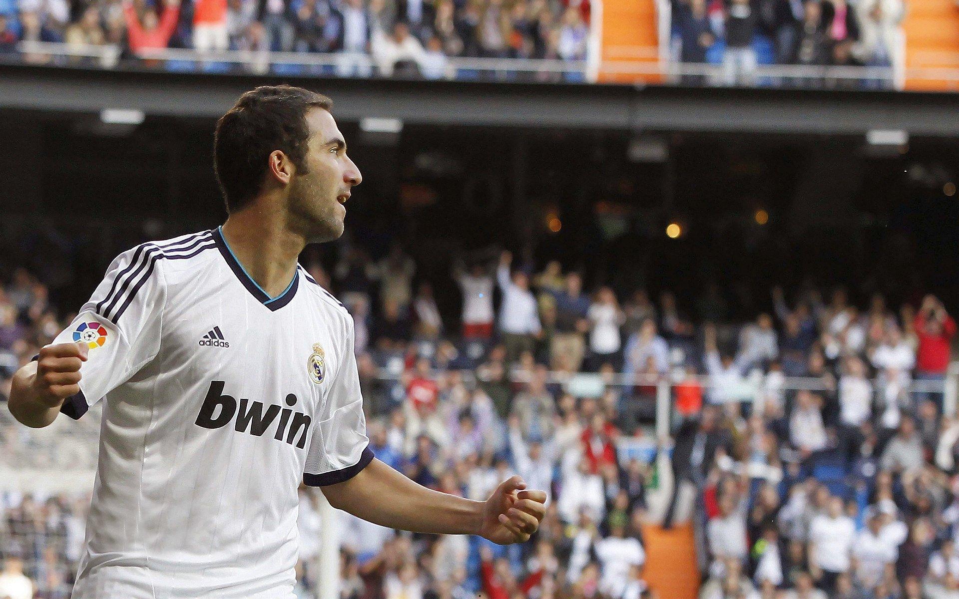 意媒聚焦齐尔克泽与迪萨西，转会风云与生涯新篇章