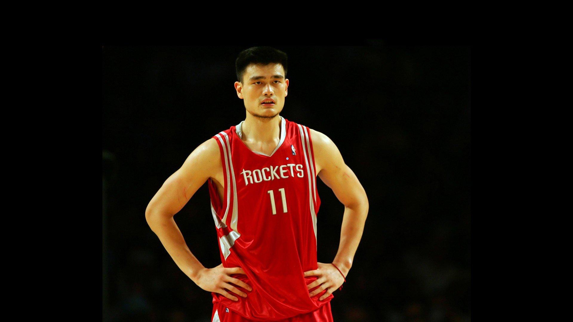 华盛顿断球反击献惊天劈扣，NBA赛场再添经典时刻